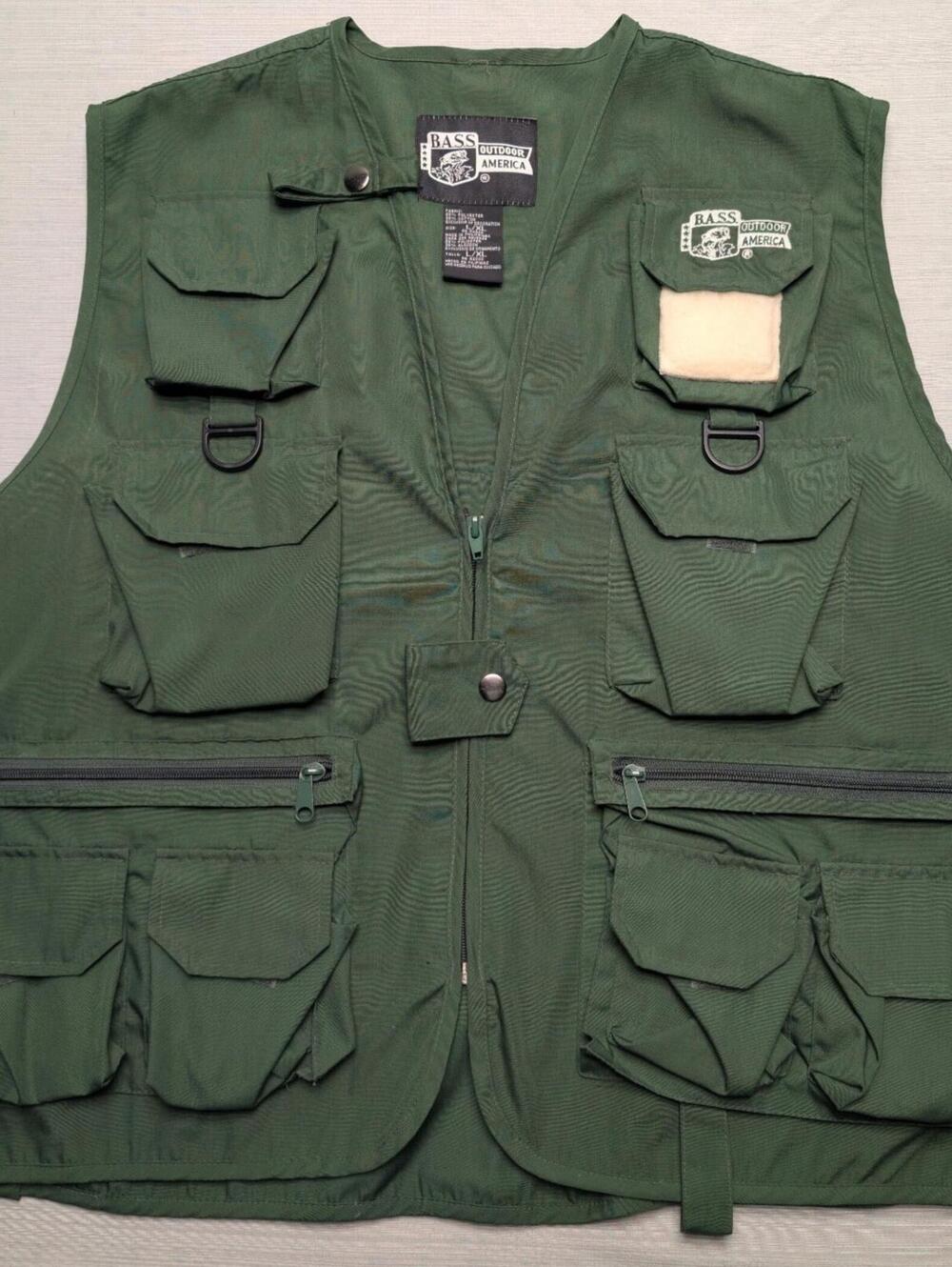 VTG Bass Outdoor America Fly Fishing Khaki Green Vest size L/XL Mesh Pockets